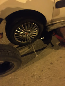 Lastik Yol Yardımı Mobil Servis 7/24 Lastik tamiri